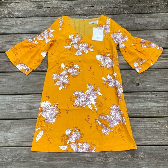 Belongsci Dresses & Skirts - Belongsci Gold floral dress 3/4 bell sleeves V neck sz S NWT